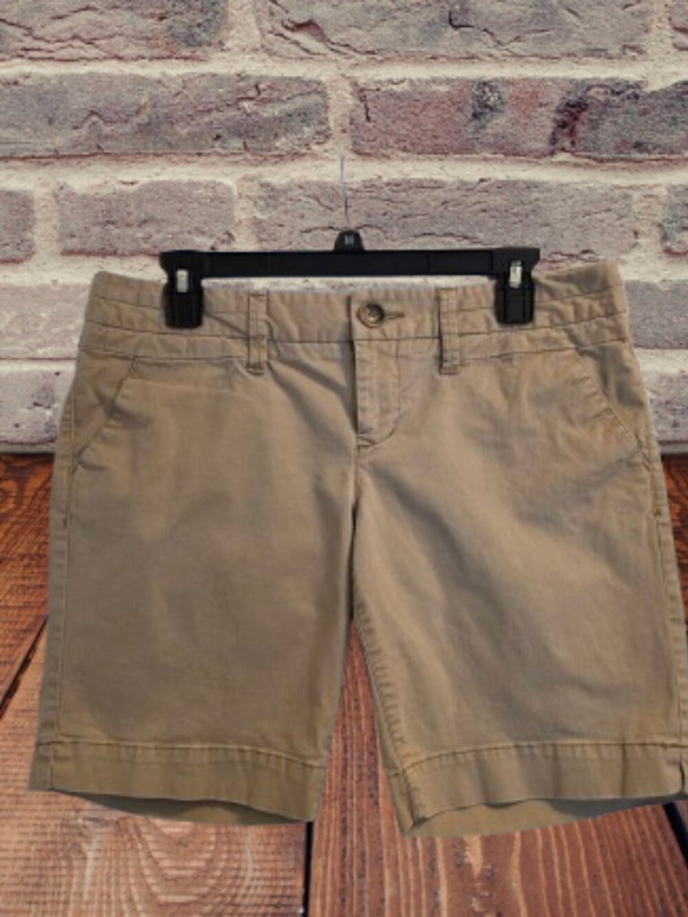 AMERICAN EAGLE KHAKI WOMEN CASUAL DRESS SHORTS - SIZE 10